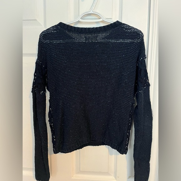 Hollister knitted sweater. Some piling - Picture 3 of 3